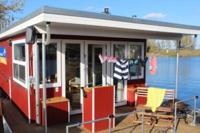 Abenteuer Flusslandschaft - Hausboot fest vertäut in Mecklenburg-Vorpommern, Anklam